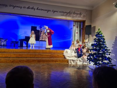 Stebėjome teatralizuotą koncertą „Kalėdų magija tikiu”